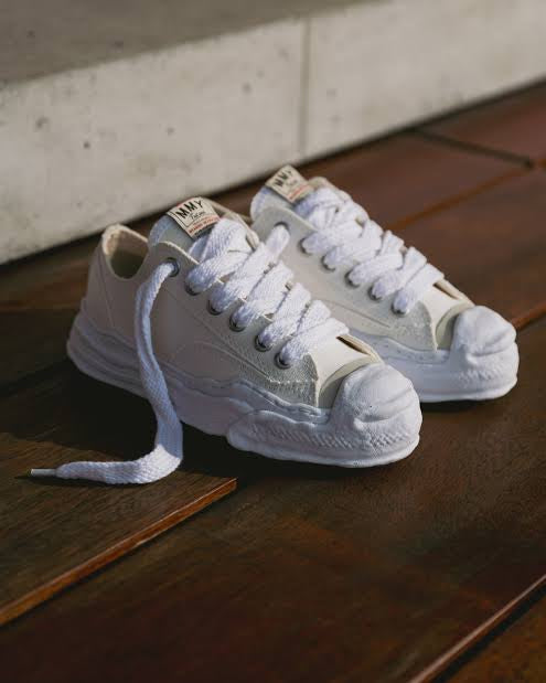 Maison Mihara Yasuhiro ‘Hank’ White