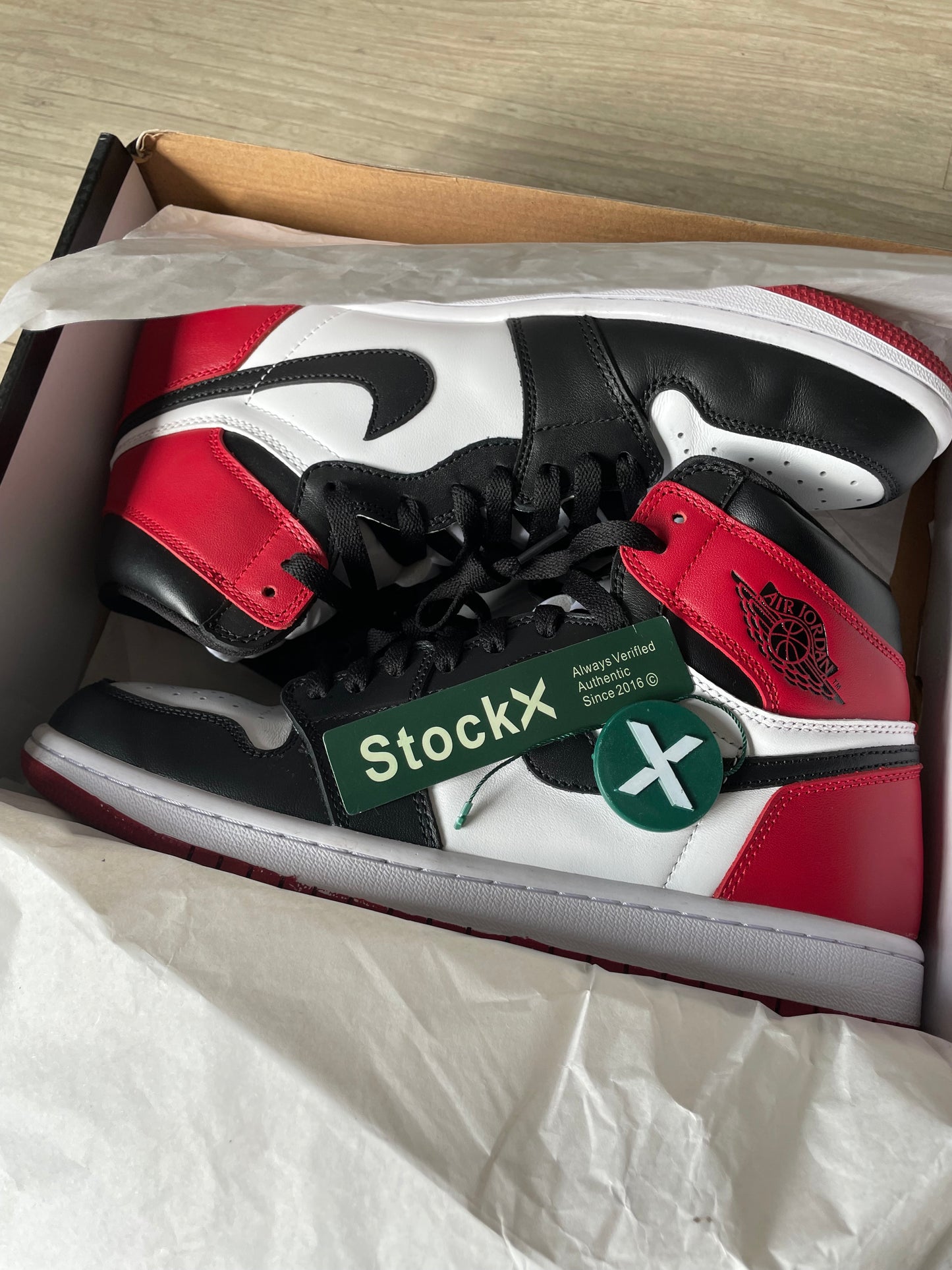 Air Jordan 1 Retro ‘Black Toe’