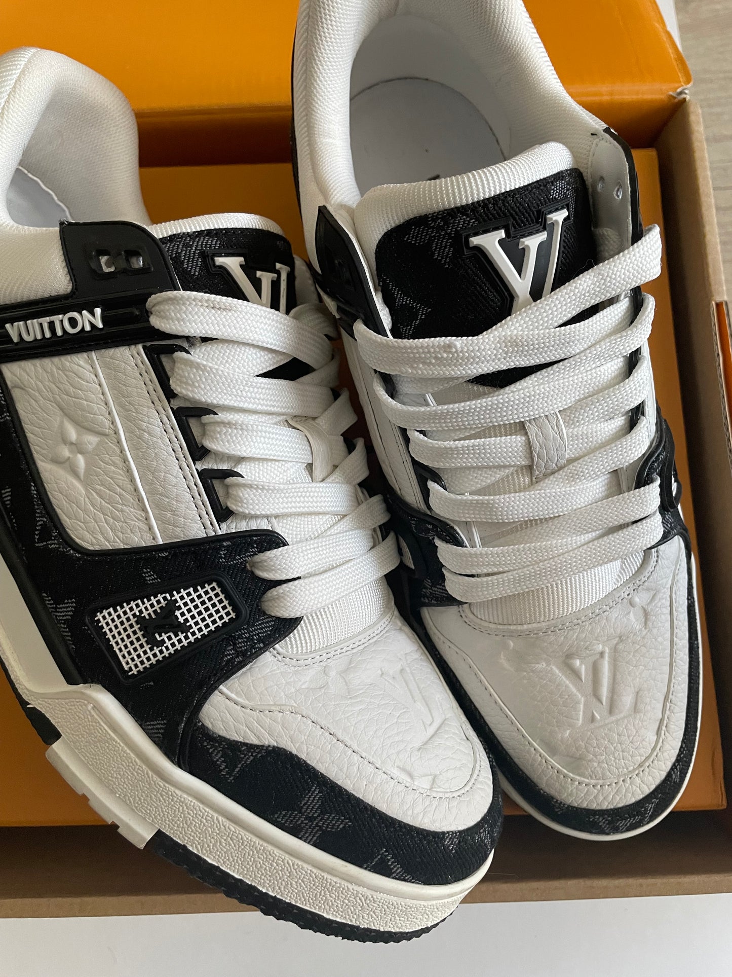 Louis Vuitton Trainer Black/White