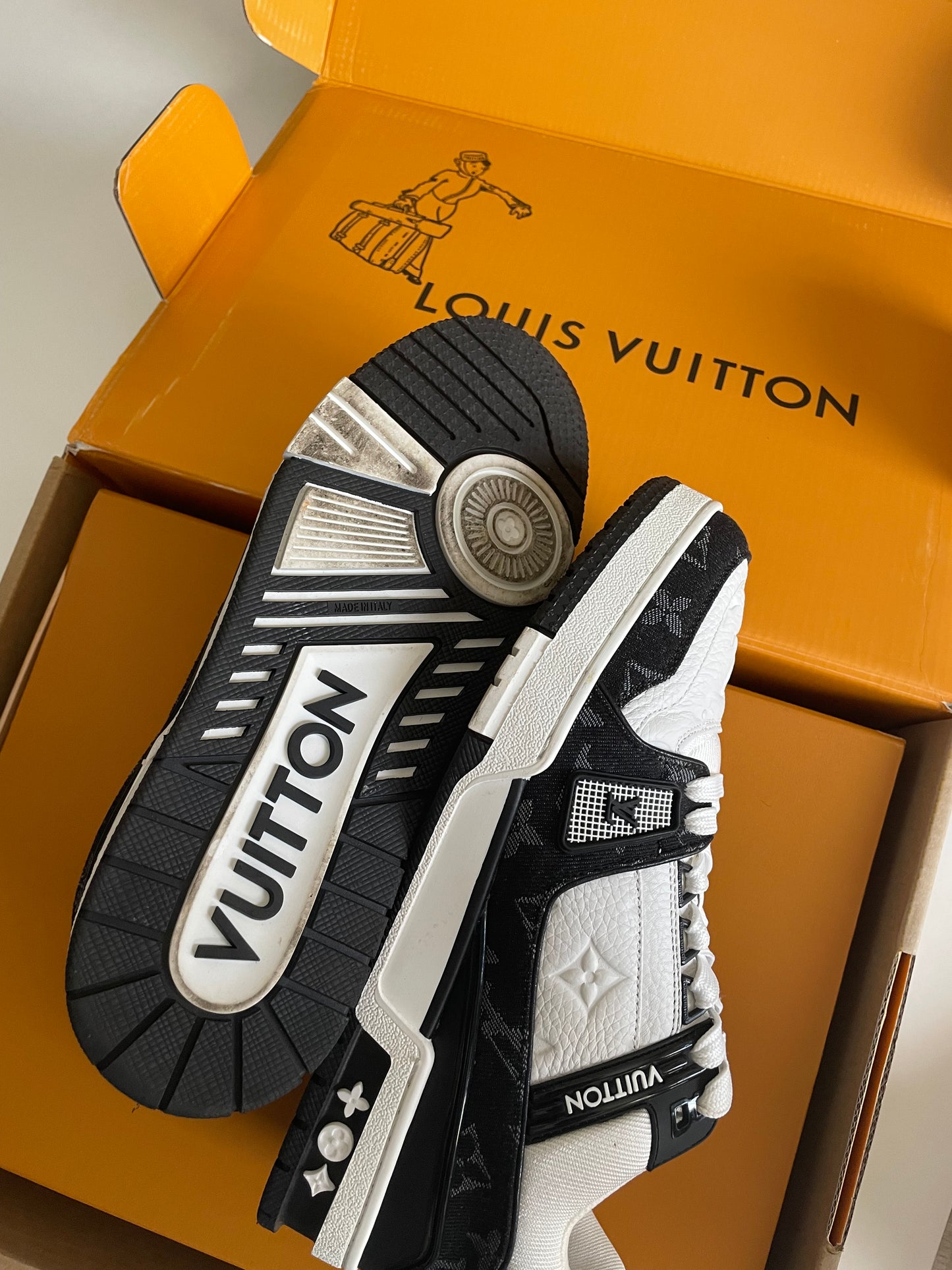 Louis Vuitton Trainer Black/White