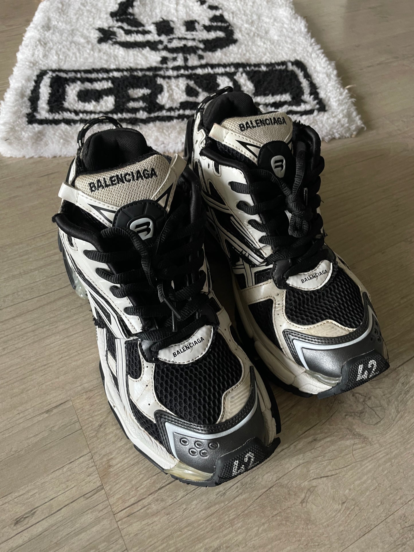 Balenciaga Runner Black/White