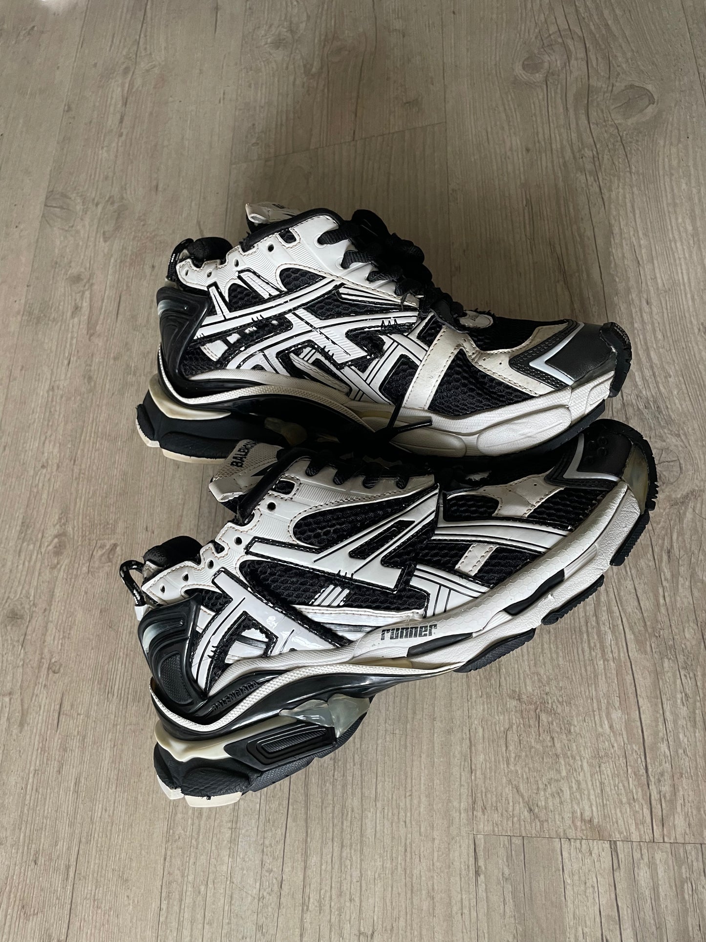 Balenciaga Runner Black/White