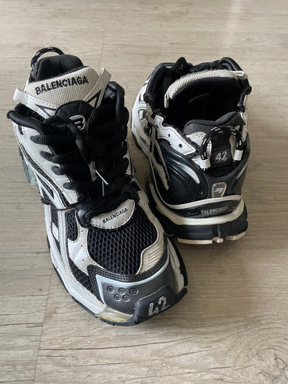 Balenciaga Runner Black/White