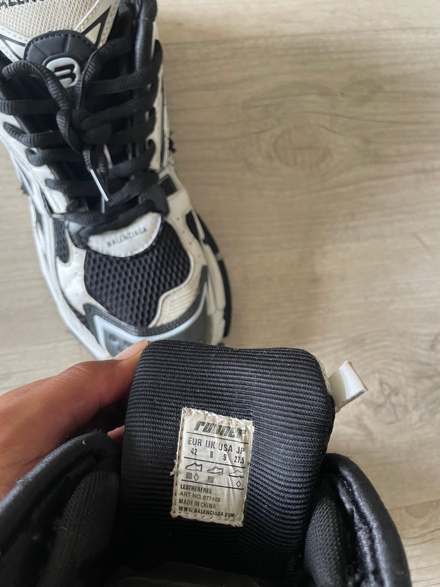 Balenciaga Runner Black/White